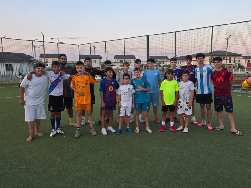 Nicholas Petrescu, inima terenului sintetic din Dobroești 4 Nicholas Petrescu, inima terenului sintetic din Dobroești